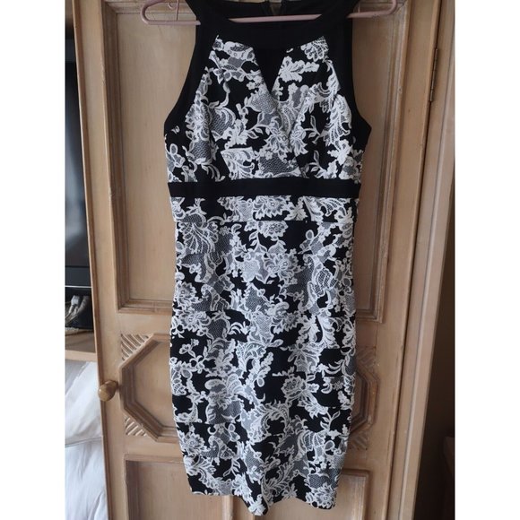White House Black Market Dresses & Skirts - WHBM Black and White Floral Lace Slimming Halter Dress Size 6